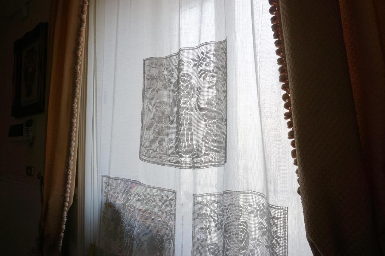 Elegante Appartamento Centro Storico Catánia Buitenkant foto