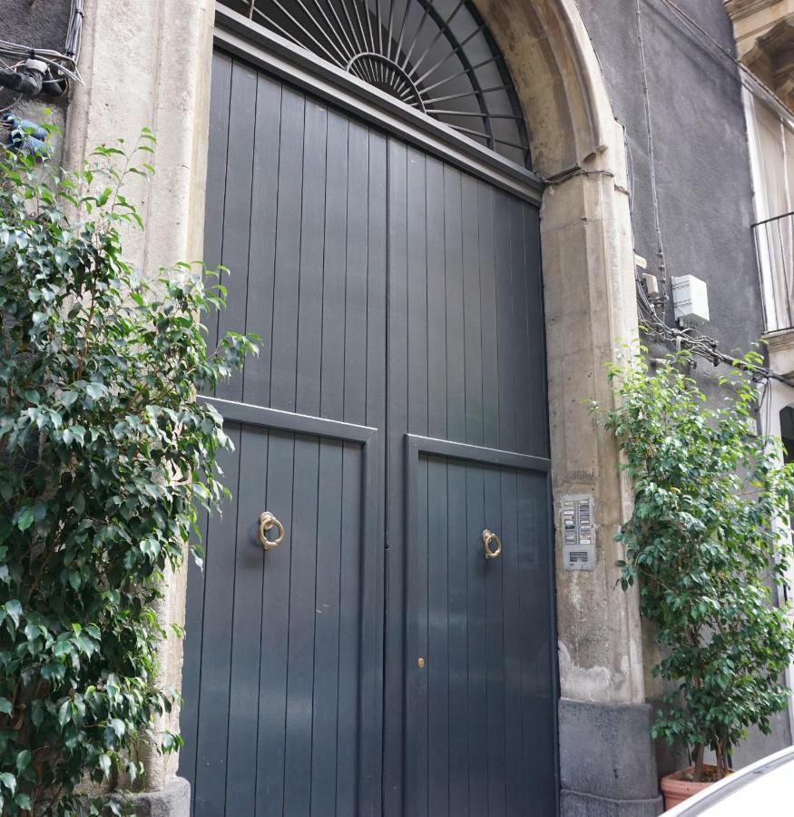 Elegante Appartamento Centro Storico Catánia Buitenkant foto
